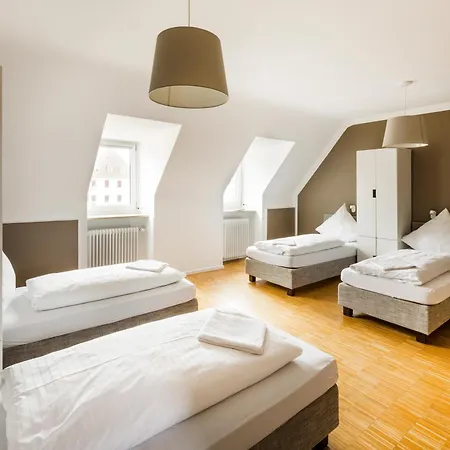 Five Reasons & Hostal *