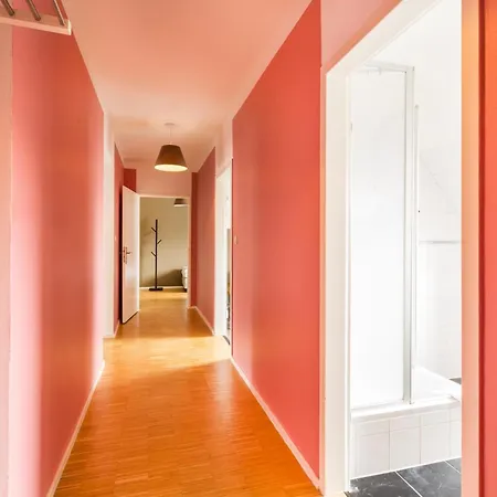 Five Reasons & Hostal Núremberg
