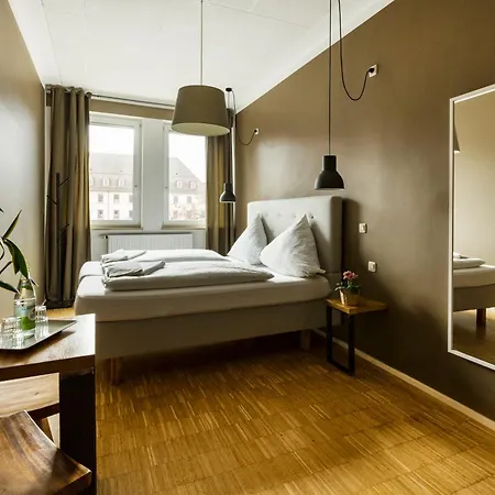 Five Reasons & Hostal