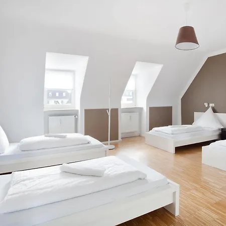 Hostal Five Reasons & *