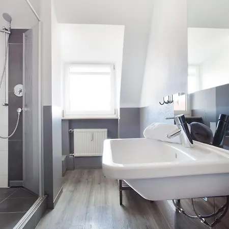 Five Reasons & Hostel Neurenberg