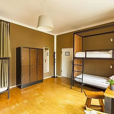Five Reasons Hostel & Hotel *