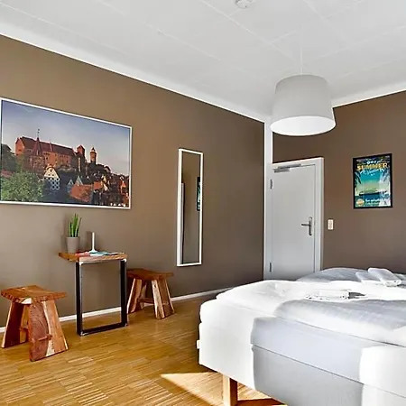 Hostel Five Reasons Hostel & Hotel