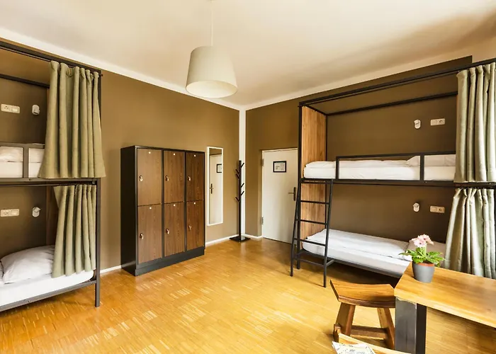 Five Reasons & נירנברג