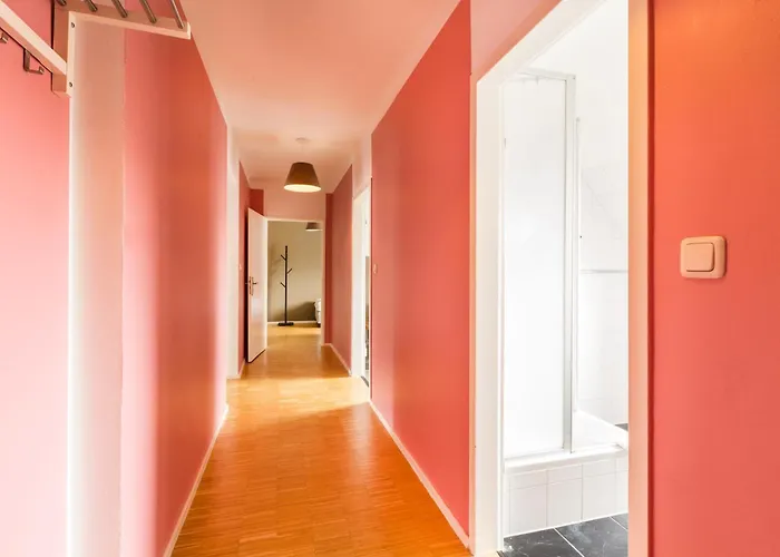 Five Reasons & אכסניה נירנברג