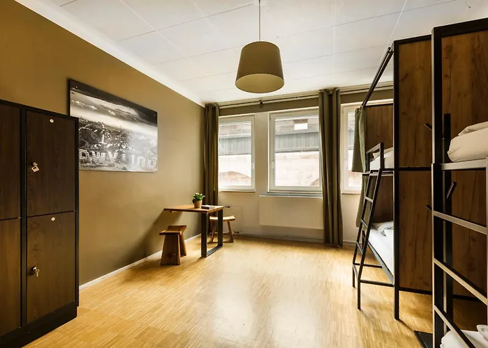 אכסניה Five Reasons &