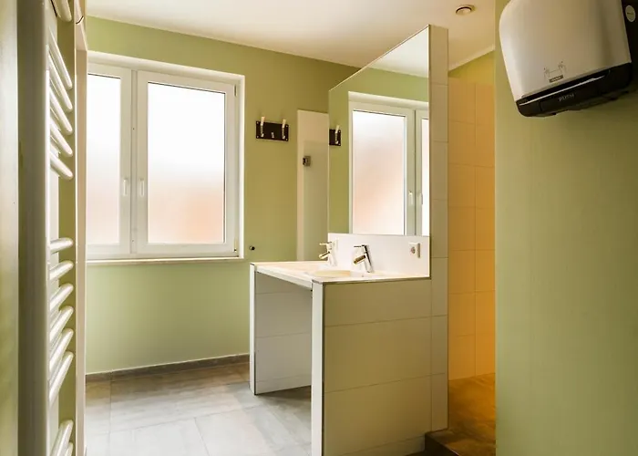 Five Reasons & * נירנברג