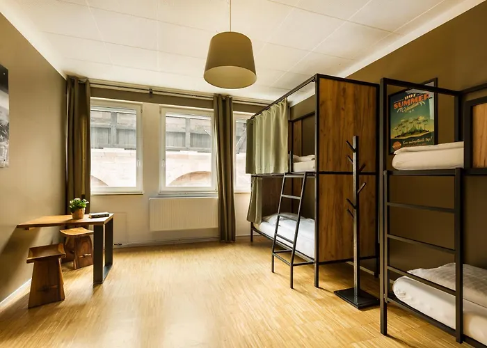 אכסניה Five Reasons &